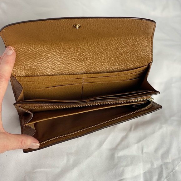 Tan Coach Wallet - Picture 4 of 5